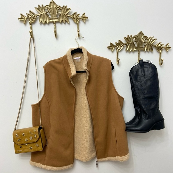 Alia Sweaters - 🧸Teddy bear fleece 🧸Vest Xl pit 25”